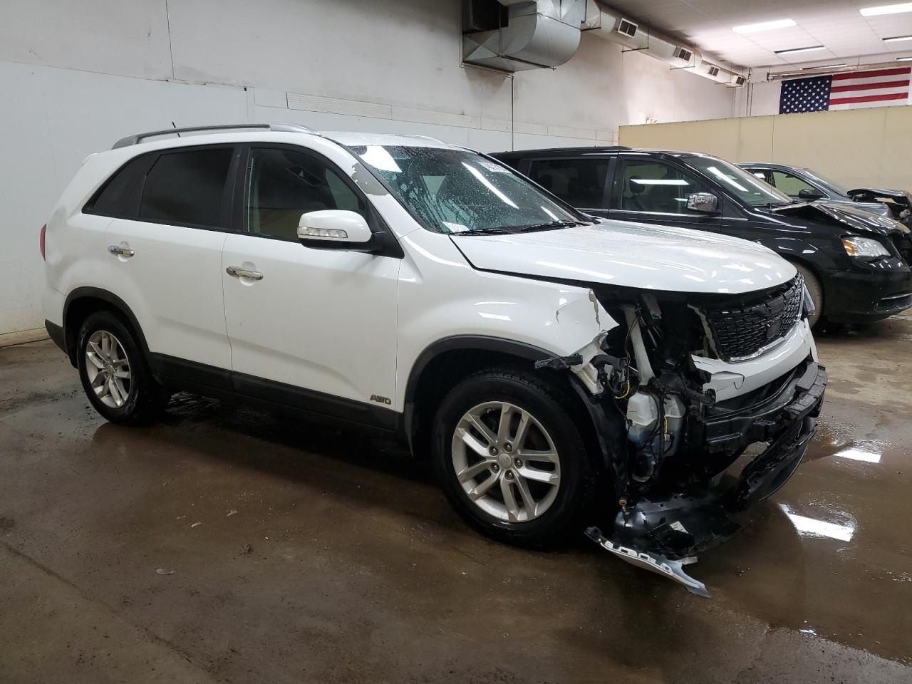 2014 KIA Sorento VIN 5XYKTDA63EG437163 Copart auction photo, front end / side damage thumbnail 4