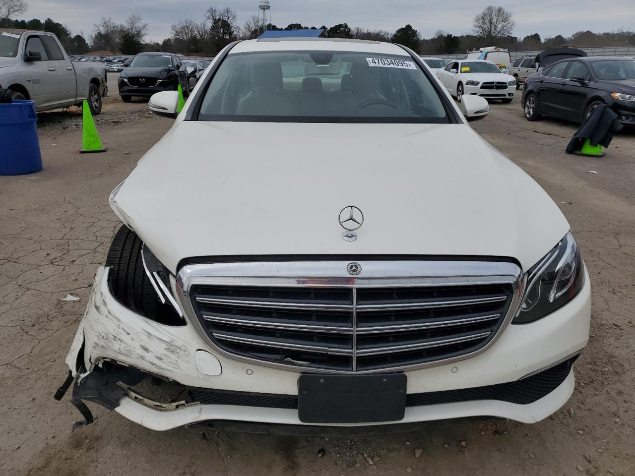 2017 Mercedes-Benz E-klasse VIN WDDZF4JB3HA236098 Copart auction photo, front end / minor dent/scratches damage thumbnail 5