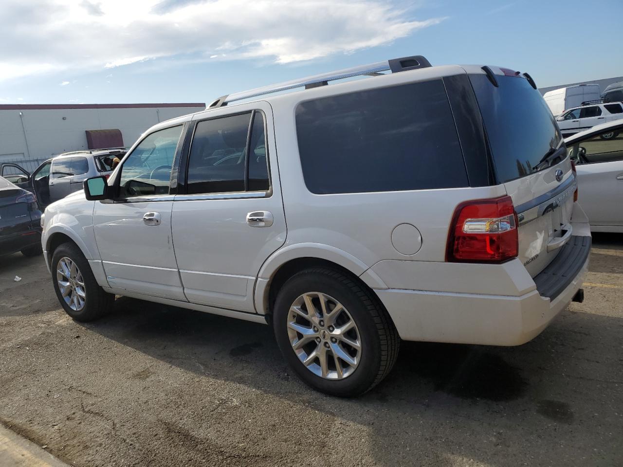 2017 Ford Expedition VIN 1FMJU2AT2HEA43004 Copart auction photo, minor dent/scratches damage thumbnail 2