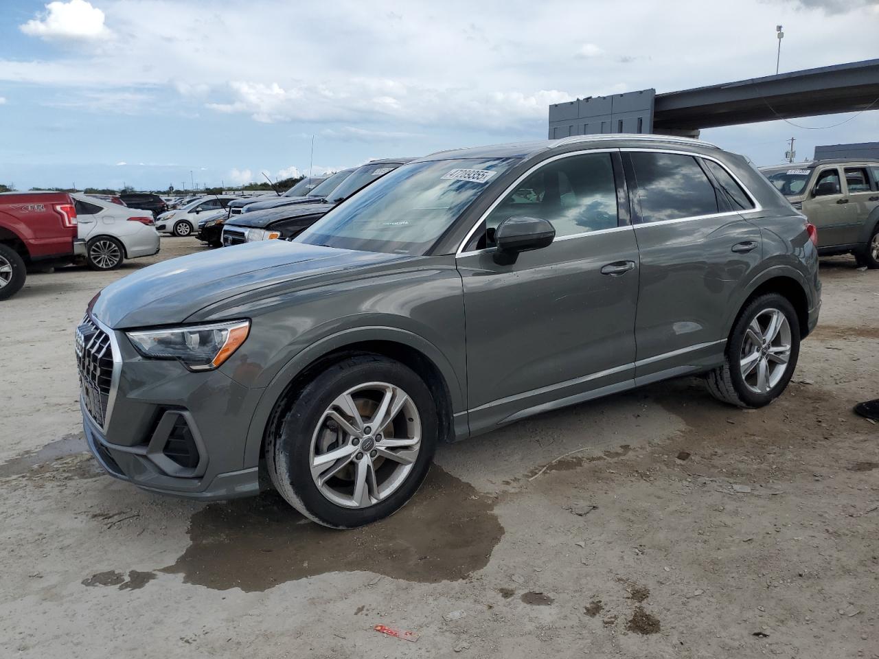 2020 Audi Q3 VIN WA1DECF38L1076385 - Copart auction photo
