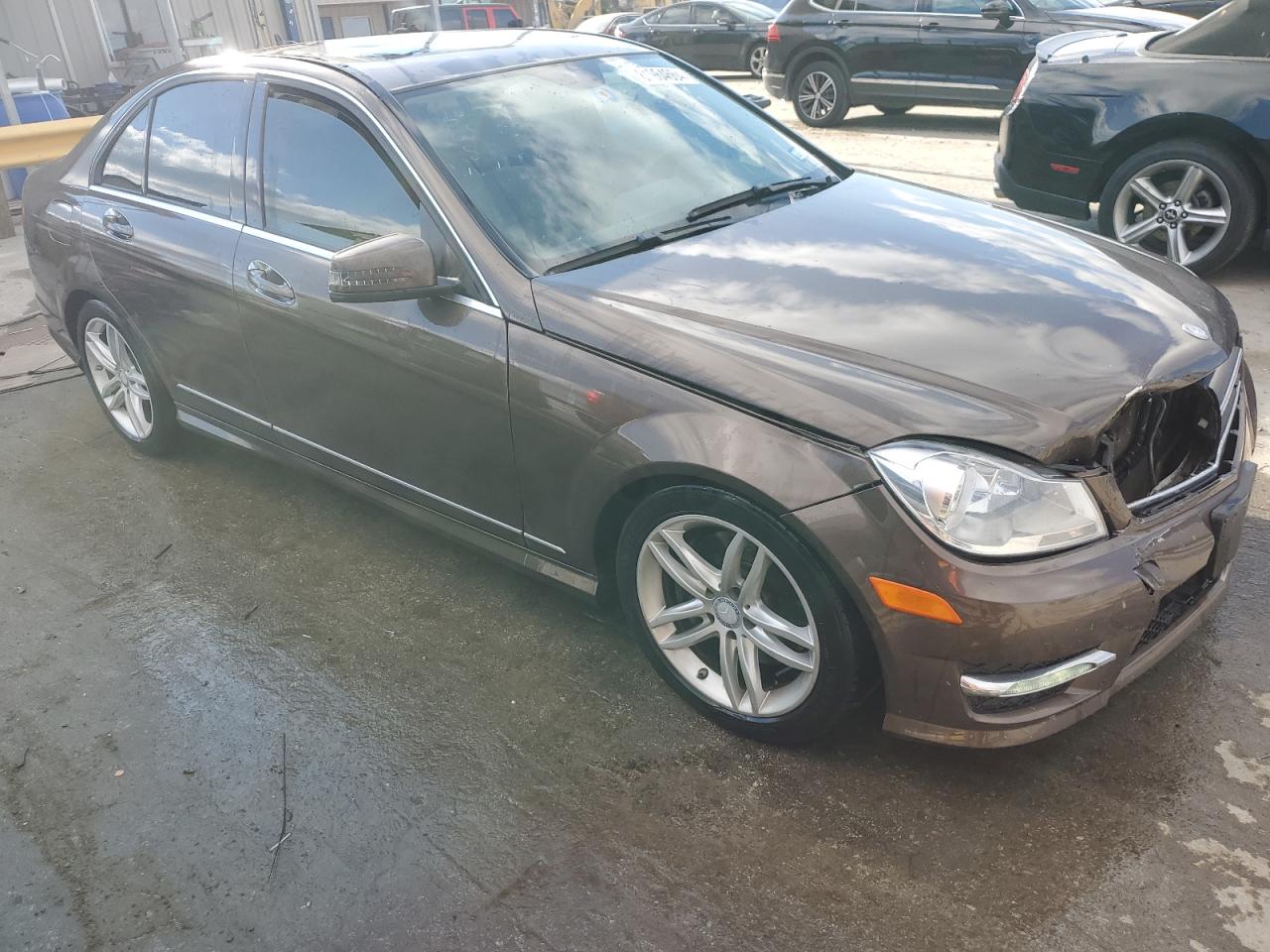 2014 Mercedes-Benz C-klasse VIN WDDGF8AB4EG201416 Copart auction photo, front end damage thumbnail 4