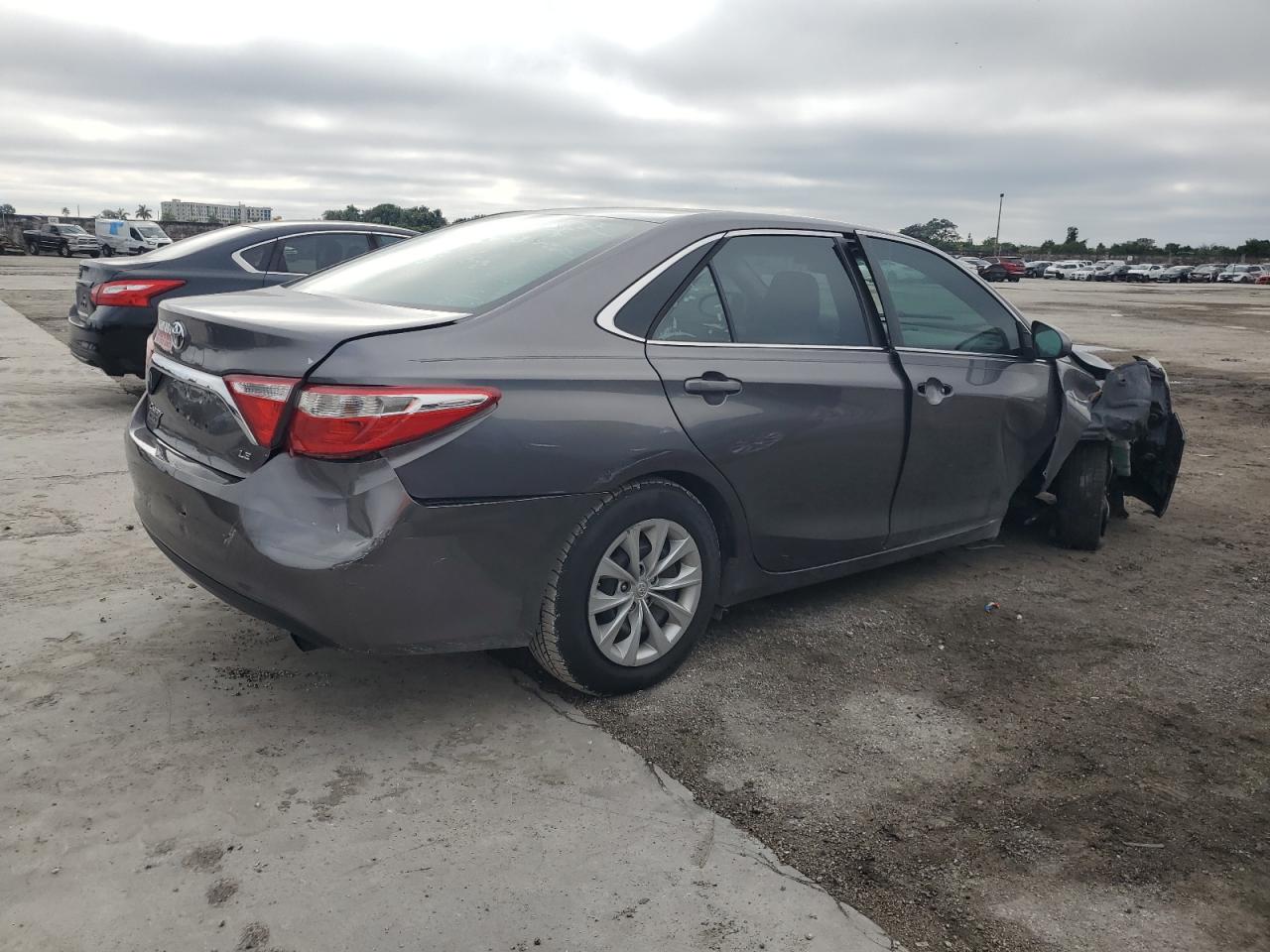 2016 Toyota Camry VIN 4T4BF1FK5GR564947 Copart auction photo, all over damage thumbnail 3