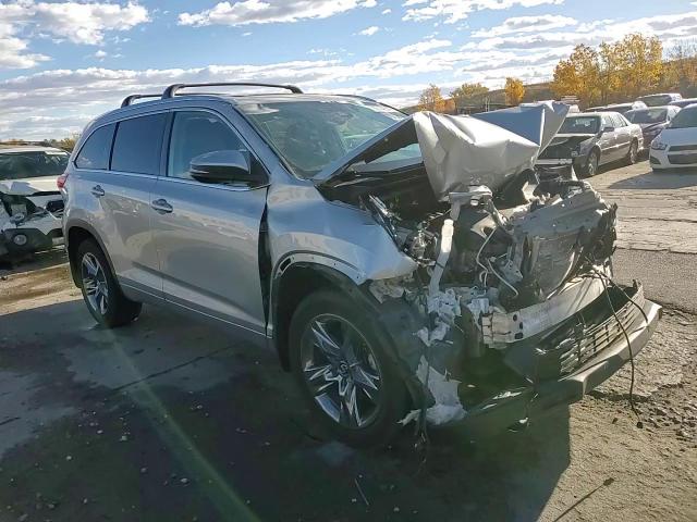 2018 Toyota Highlander VIN 5TDDZRFH6JS870309 Copart auction photo, front end damage thumbnail 15