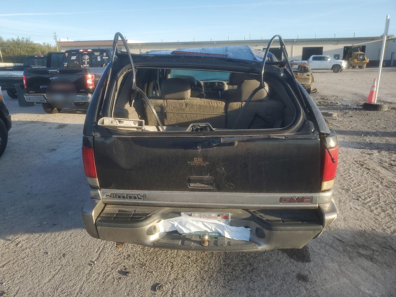 1998 GMC Jimmy VIN 1GKDT13W6W2552652 Copart auction photo, all over / mechanical damage thumbnail 6