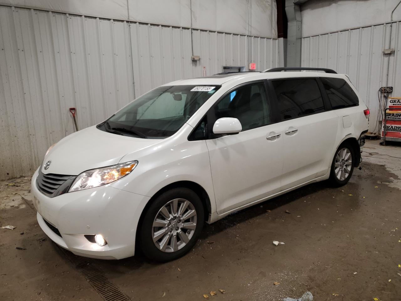 2011 Toyota Sienna VIN 5TDYK3DCXBS015172