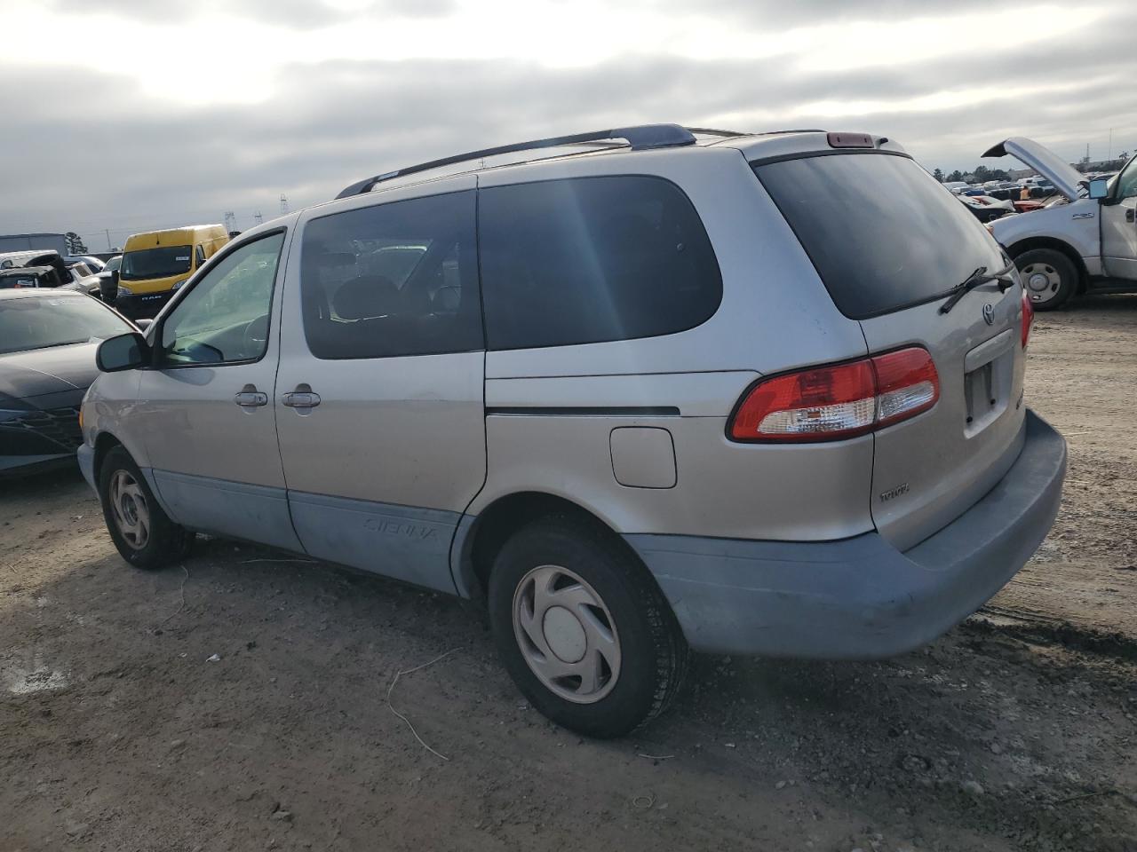 2001 Toyota Sienna VIN 4T3ZF13C71U396913 Copart auction photo, burn - engine damage thumbnail 2