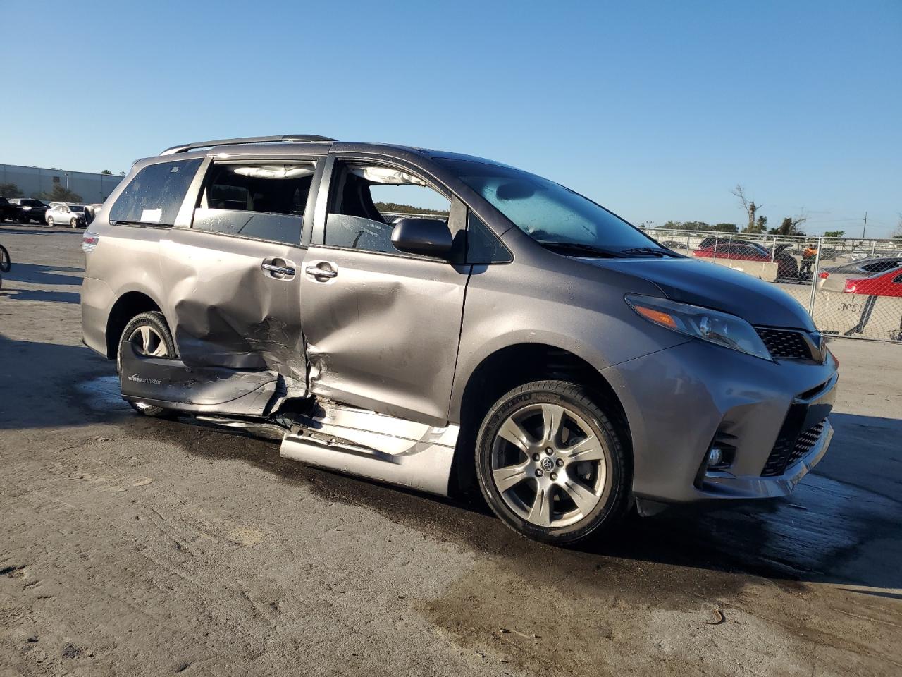 2019 Toyota Sienna VIN 5TDXZ3DC9KS978717 Copart auction photo, side damage thumbnail 4
