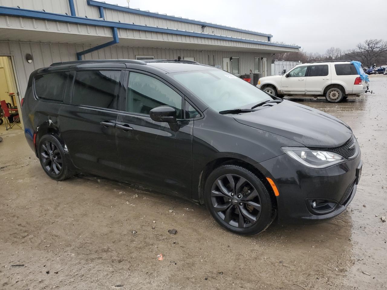 2019 Chrysler Pacifica VIN 2C4RC1FG8KR638739 Copart auction photo, side damage thumbnail 4