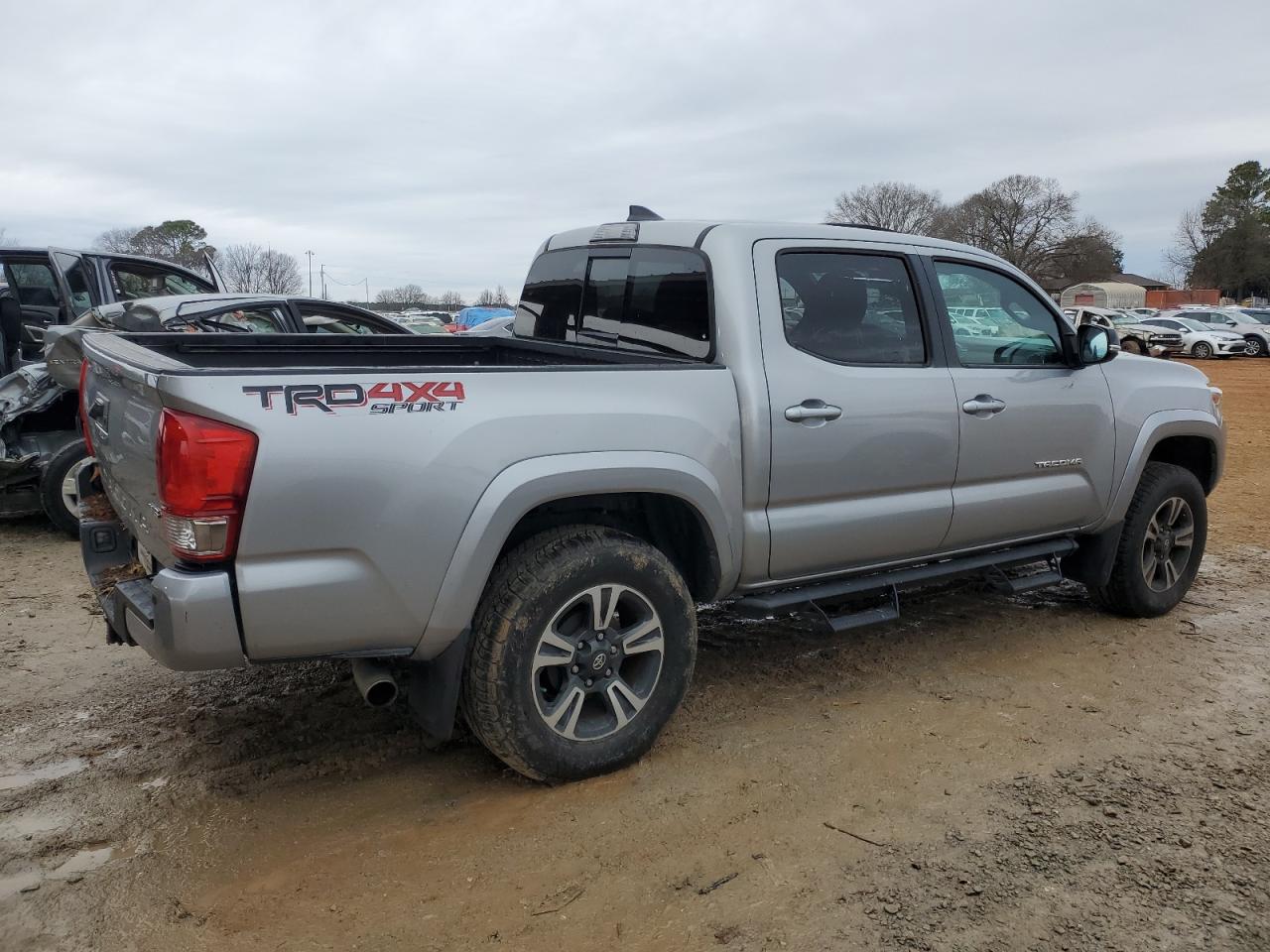 2017 Toyota Tacoma VIN 3TMCZ5AN9HM074472 Copart auction photo, front end / side damage thumbnail 3