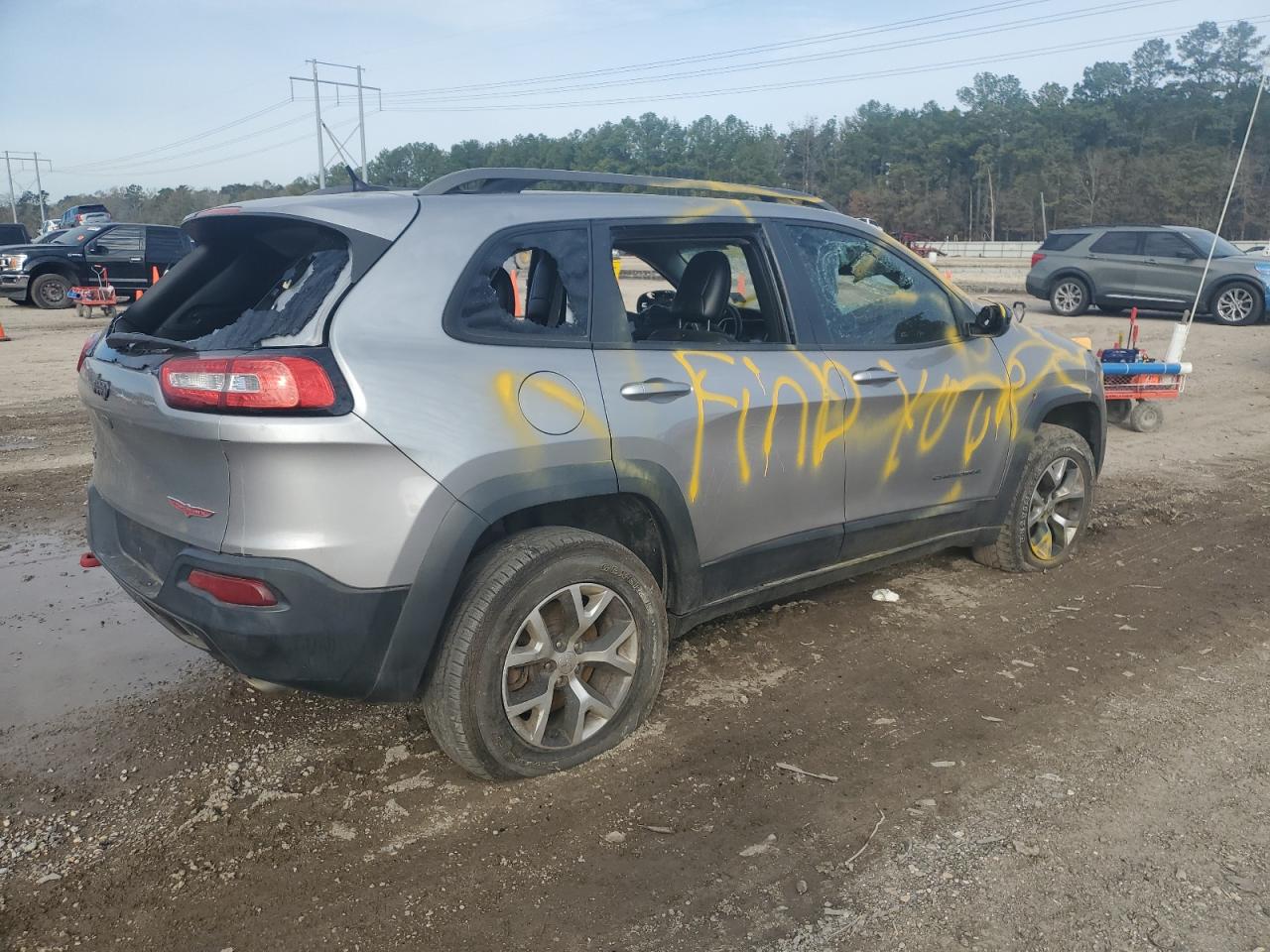 2015 Jeep Cherokee VIN 1C4PJMBS1FW785734 Copart auction photo, vandalism damage thumbnail 3