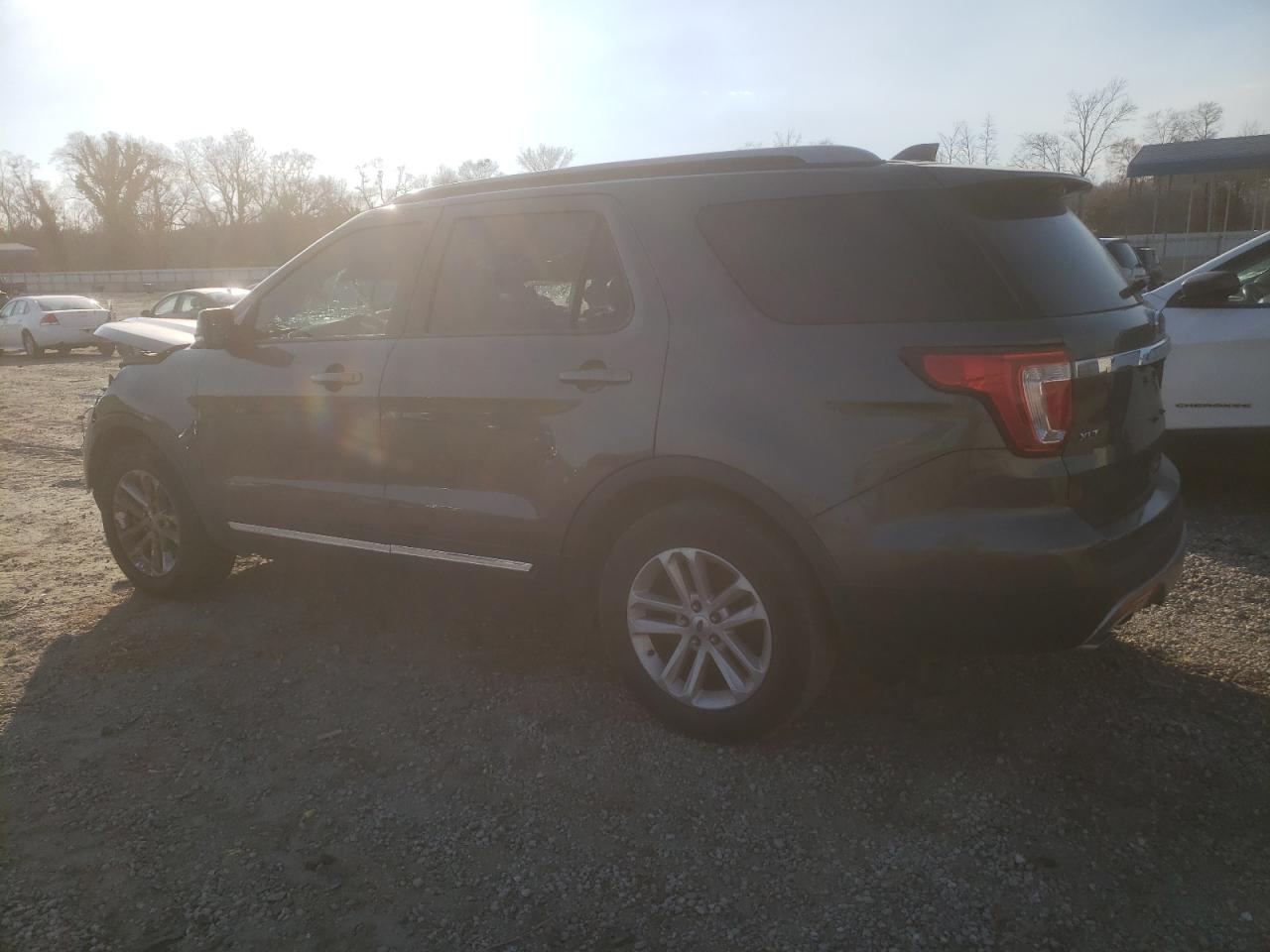2017 Ford Explorer VIN 1FM5K7DH2HGC08615 Copart auction photo, top/roof / front end damage thumbnail 2
