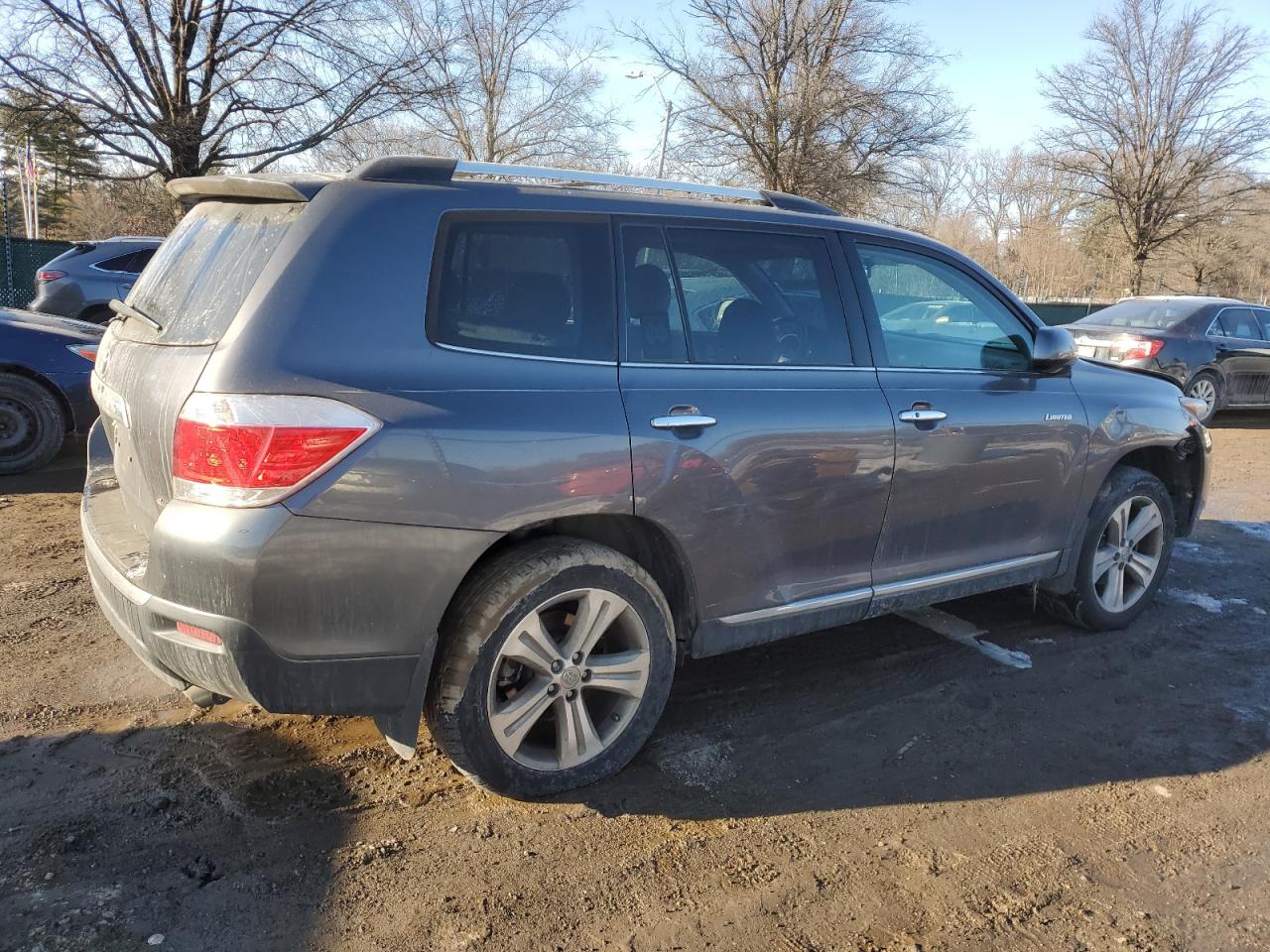 2013 Toyota Highlander VIN 5TDDK3EHXDS200768 Copart auction photo, front end / minor dent/scratches damage thumbnail 3