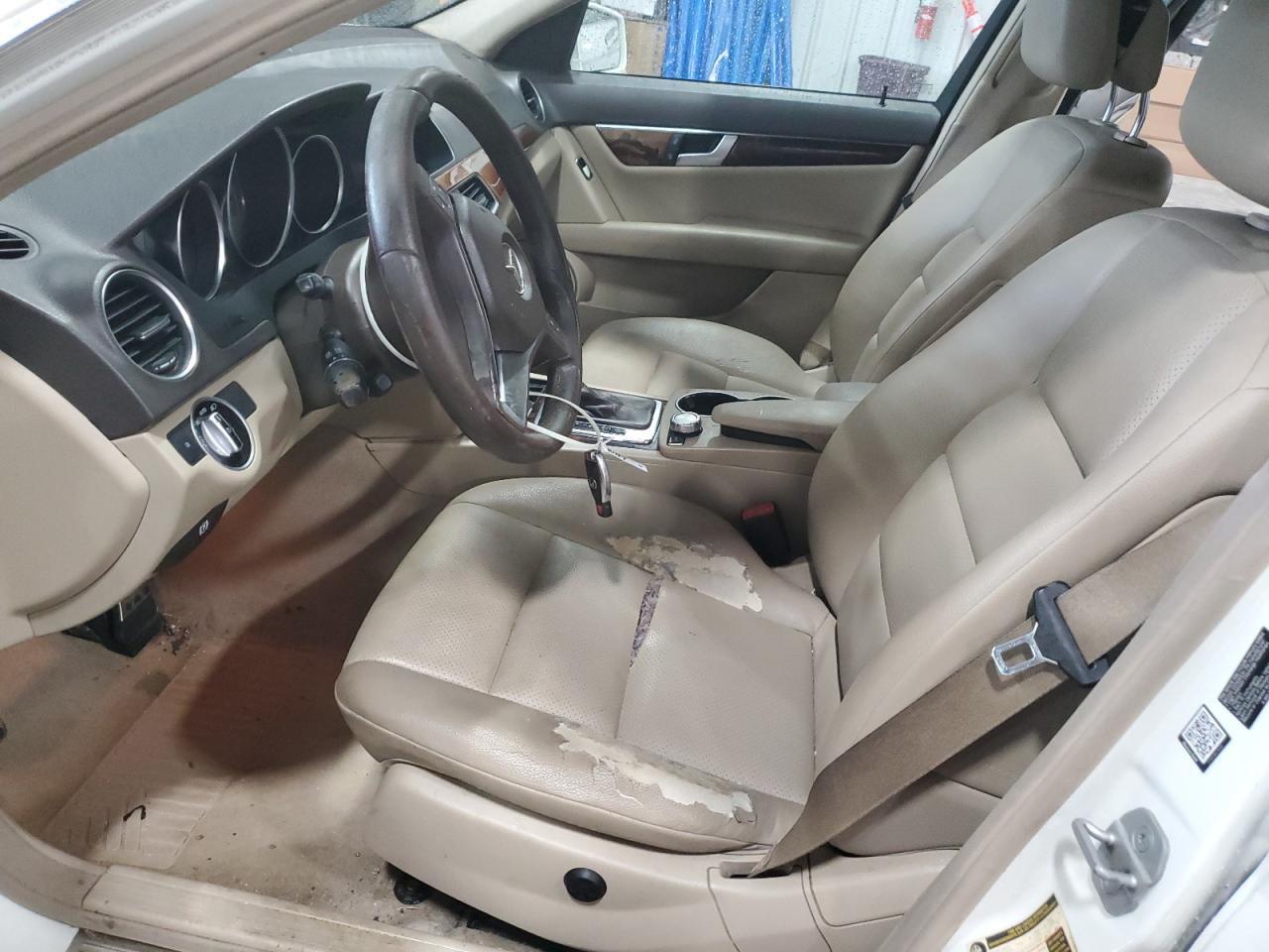 2012 Mercedes-Benz C-klasse VIN WDDGF8BB1CR211739 Copart auction photo, undercarriage damage thumbnail 7