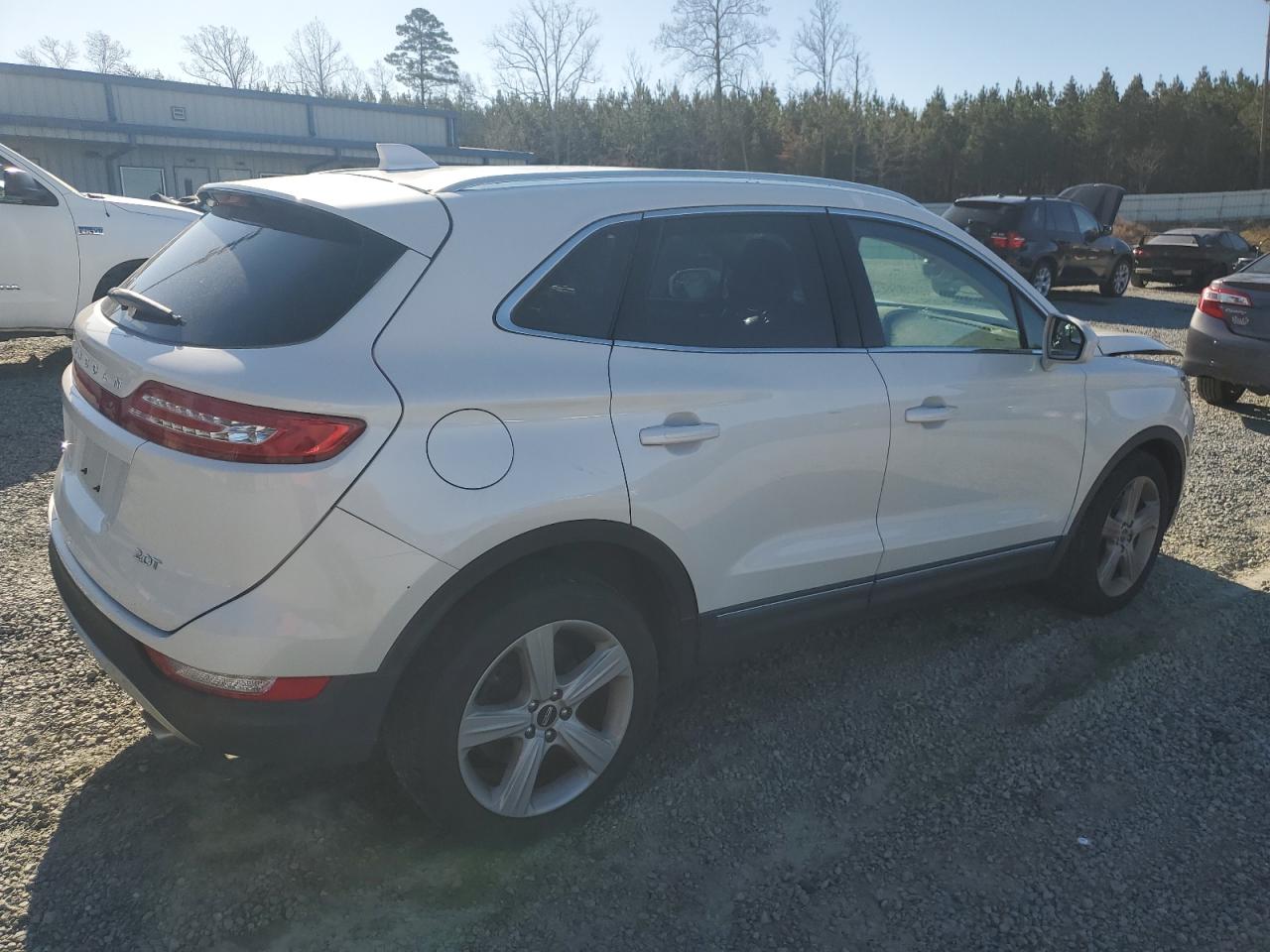 2017 Lincoln MKC VIN 5LMCJ1C90HUL50929 Copart auction photo, front end / side damage thumbnail 3