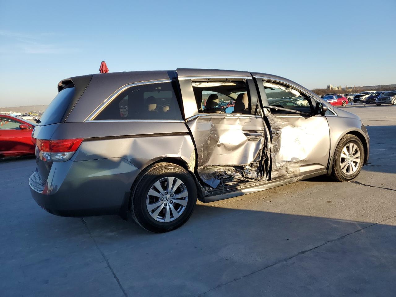 2017 Honda Odyssey VIN 5FNRL5H64GB120206 Copart auction photo, side / rear end damage thumbnail 3