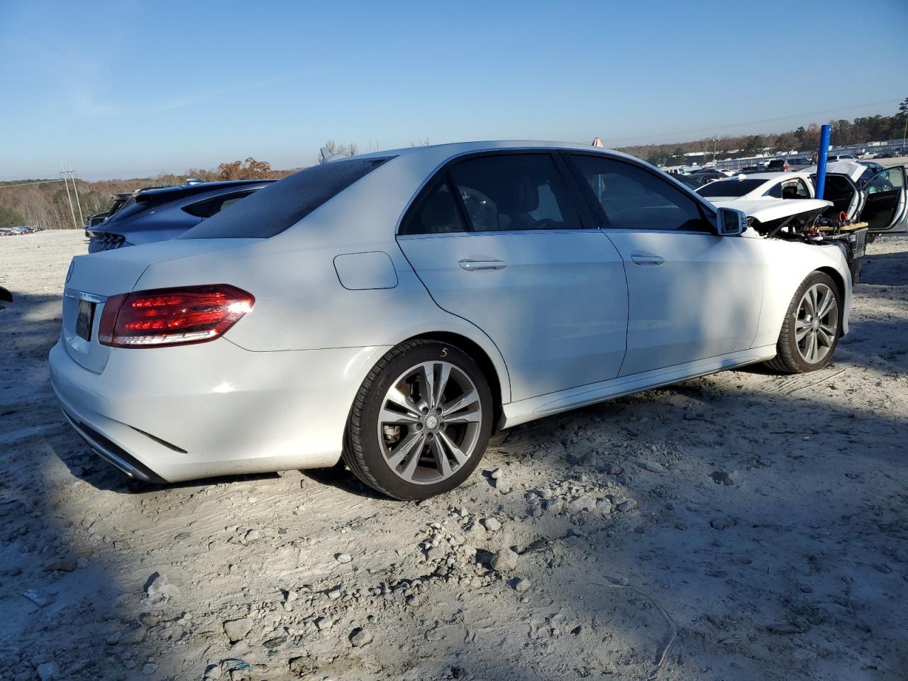 2016 Mercedes-Benz E-klasse VIN WDDHF5KB7GB226571 Copart auction photo, front end damage thumbnail 3