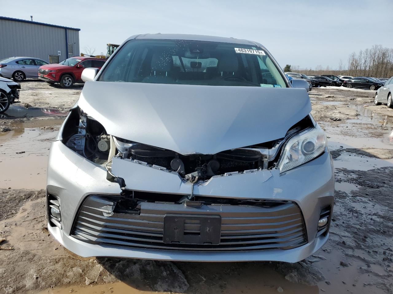 2018 Toyota Sienna VIN 5TDYZ3DC6JS951915 Copart auction photo, front end / minor dent/scratches damage thumbnail 5