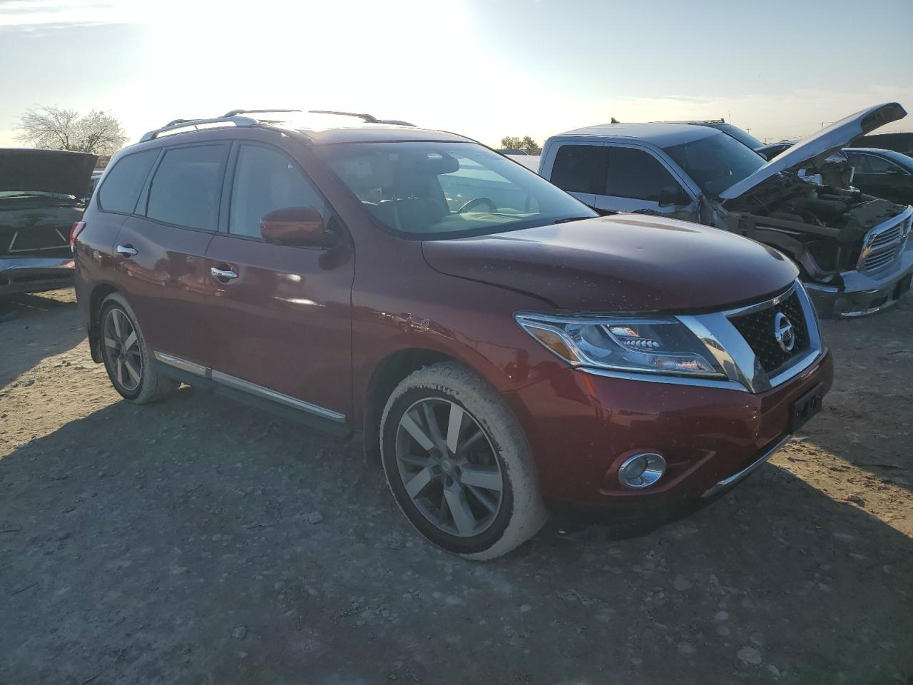 2014 Nissan Pathfinder VIN 5N1AR2MN0EC710285 Copart auction photo, minor dent/scratches damage thumbnail 4