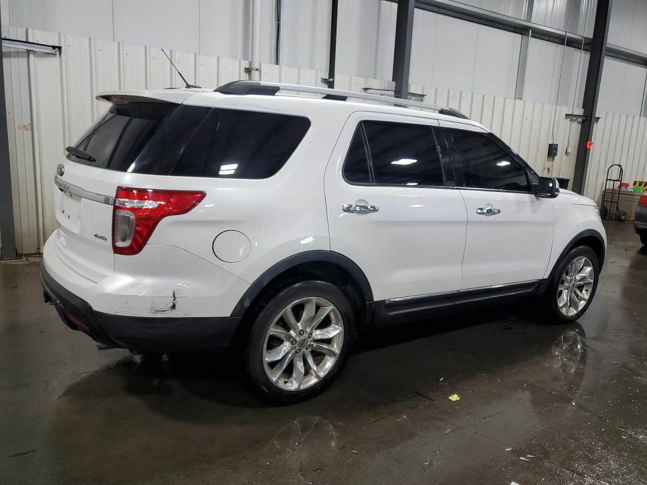 2011 Ford Explorer VIN 1FMHK8F82BGA76754 Copart auction photo, vandalism damage thumbnail 3