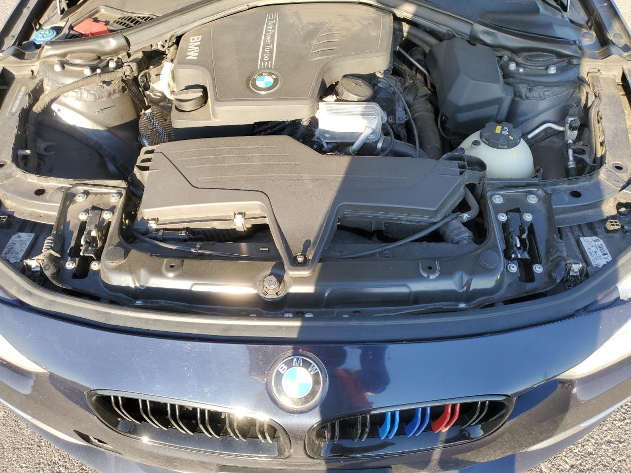 2016 BMW 3er VIN WBA8E3G5XGNU38560 Copart auction photo, side / front end damage thumbnail 13