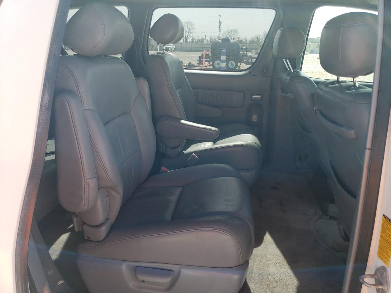 2000 Toyota Sienna VIN 4T3ZF13C5YU269703 Copart auction photo, minor dent/scratches damage thumbnail 11