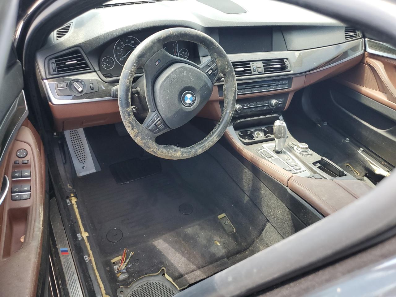 2013 BMW 5er VIN WBAFR7C53DC819974 Copart auction photo, vandalism / stripped damage thumbnail 8