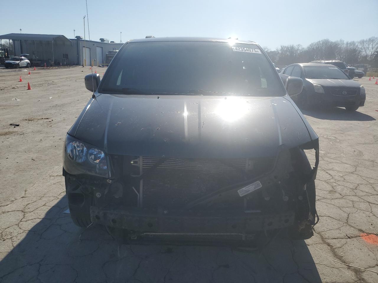2019 Dodge Caravan VIN 2C4RDGEG3KR659631 Copart auction photo, front end damage thumbnail 5