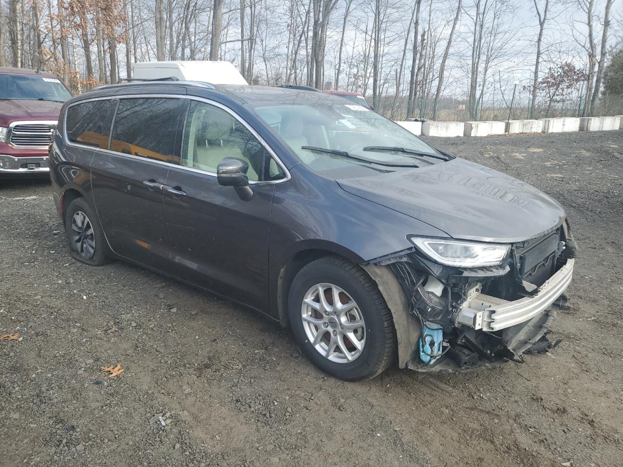 2021 Chrysler Pacifica VIN 2C4RC1BG7MR600640 Copart auction photo, front end / minor dent/scratches damage thumbnail 4