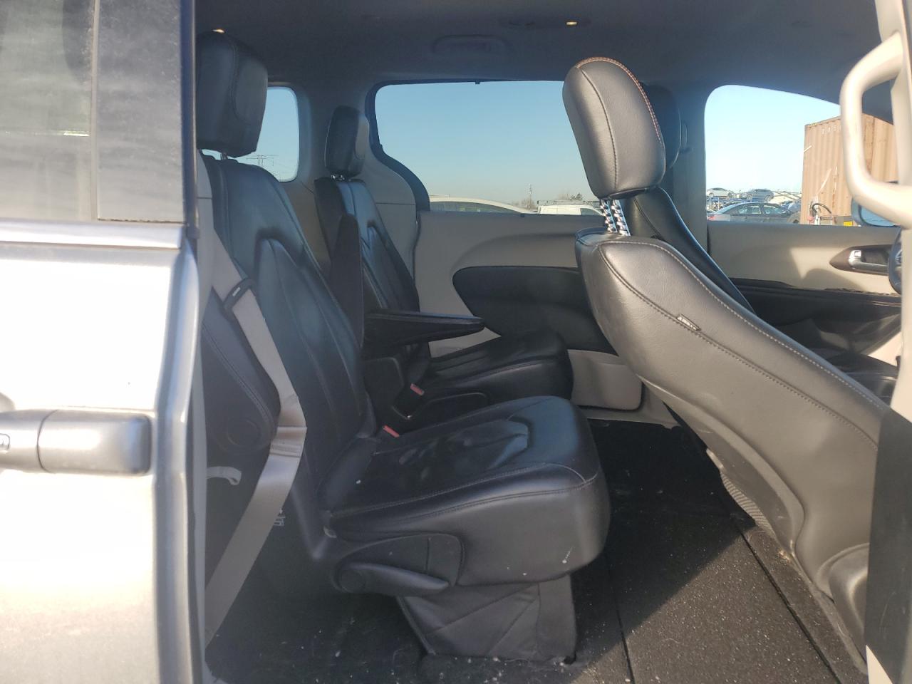 2018 Chrysler Pacifica VIN 2C4RC1BGXJR233468 Copart auction photo, front end / minor dent/scratches damage thumbnail 12
