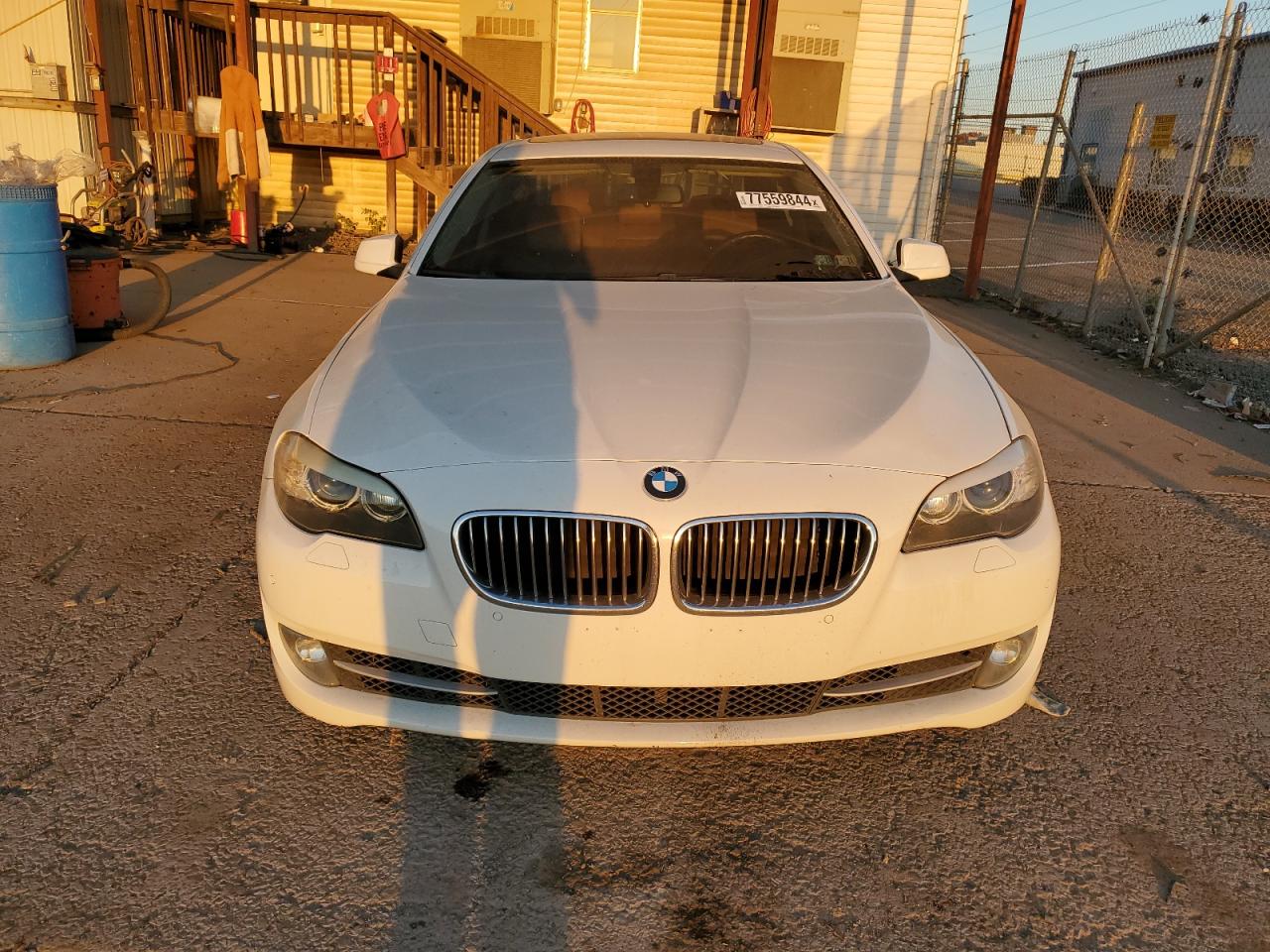 2013 BMW 5er VIN WBAXH5C54DD112646 Copart auction photo, side / rear end damage thumbnail 5