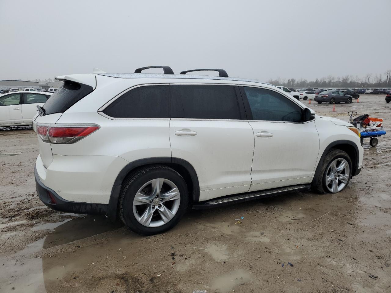 2015 Toyota Highlander VIN 5TDDKRFH1FS174534 Copart auction photo, side / front end damage thumbnail 3