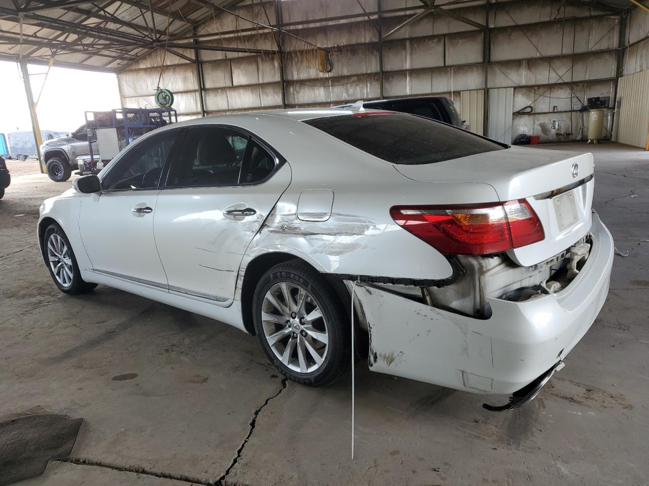 2011 Lexus LS VIN JTHBL5EF0B5103143 Copart auction photo, rear end / side damage thumbnail 2