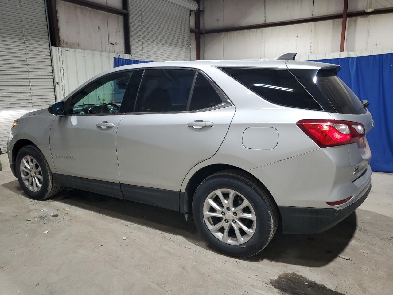 2020 Chevrolet Equinox VIN 3GNAXUEV4LS710390 Copart auction photo, minor dent/scratches damage thumbnail 2