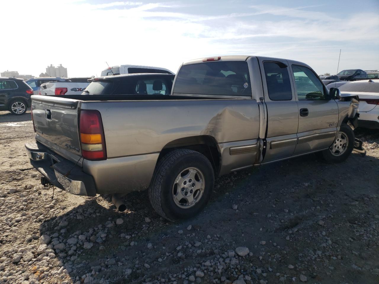 2002 Chevrolet Silverado VIN 2GCEC19V921221556 Copart auction photo, front end damage thumbnail 3