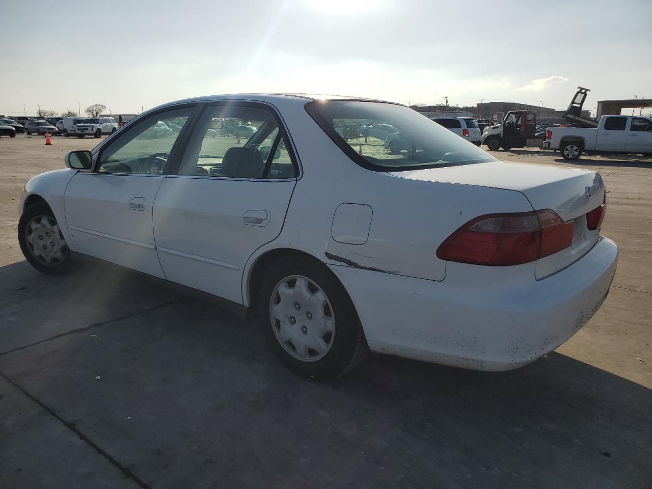 1998 Honda Accord VIN 1HGCG5644WA118993 Copart auction photo, rear end / front end damage thumbnail 2