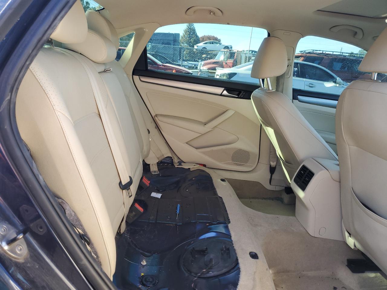 2014 Volkswagen Passat VIN 1VWBN7A31EC043079 Copart auction photo, rear end damage thumbnail 10