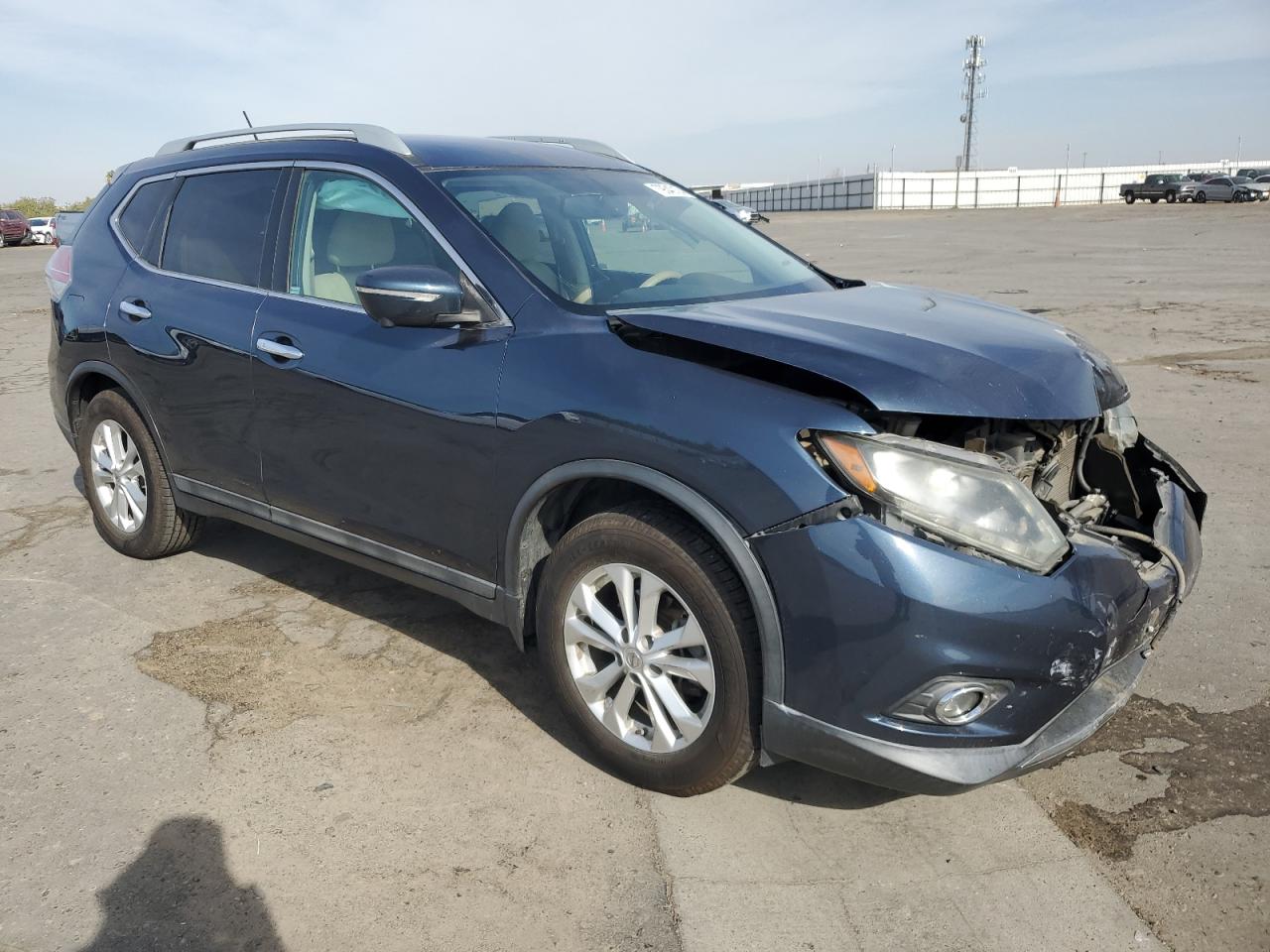 2015 Nissan Rogue VIN 5N1AT2MT5FC823389 Copart auction photo, front end damage thumbnail 4