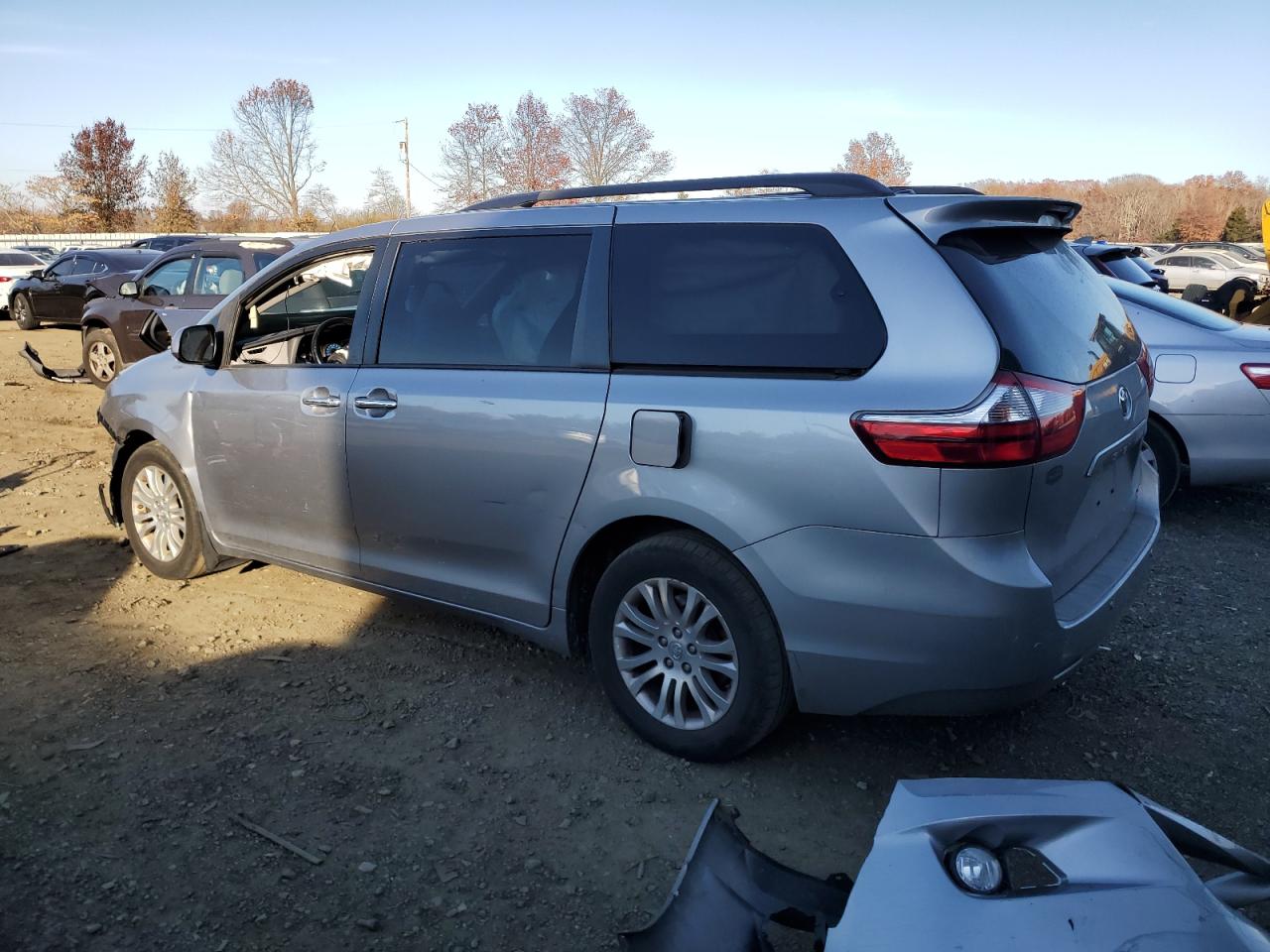 2017 Toyota Sienna VIN 5TDYZ3DC9HS856145 Copart auction photo, front end damage thumbnail 2