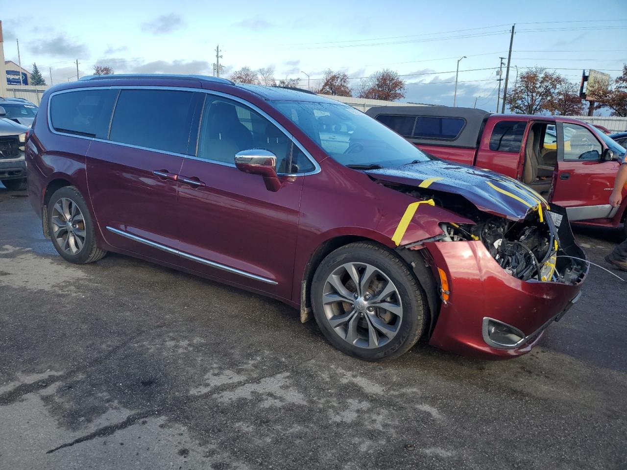 2017 Chrysler Pacifica VIN 2C4RC1GG6HR599544 Copart auction photo, front end damage thumbnail 4