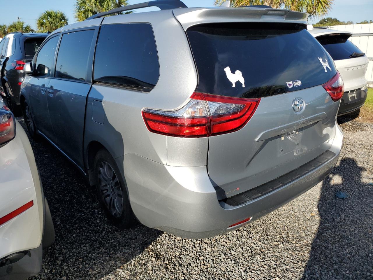 2020 Toyota Sienna VIN 5TDYZ3DC9LS057586 Copart auction photo, water/flood damage thumbnail 2