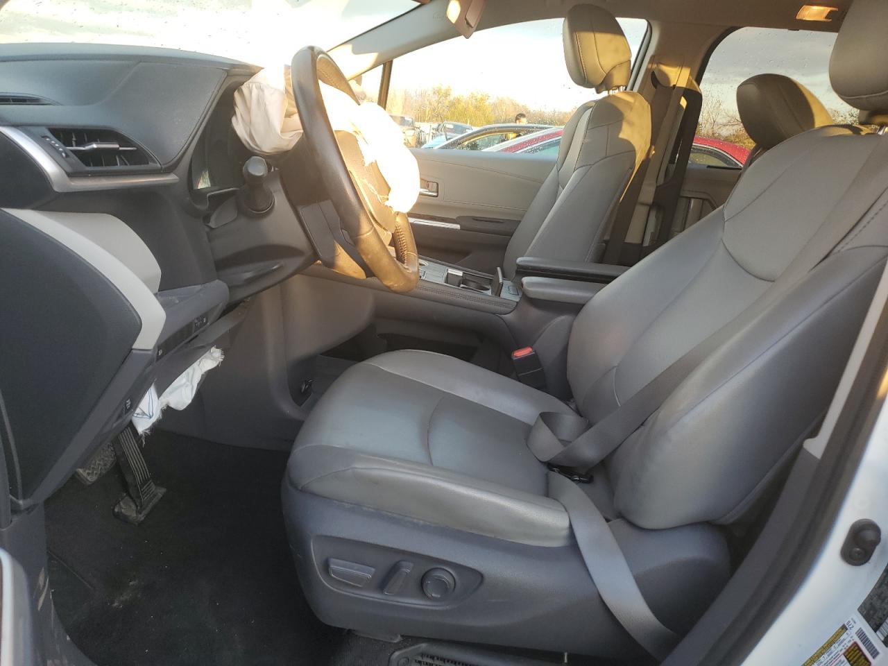 2021 Toyota Sienna VIN 5TDYSKFCXMS026652 Copart auction photo, all over damage thumbnail 7