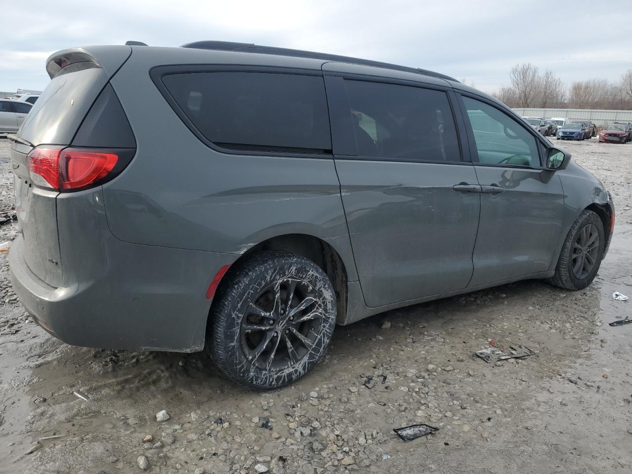 2020 Chrysler Pacifica VIN 2C4RC3BG4LR260325 Copart auction photo, front end / side damage thumbnail 3