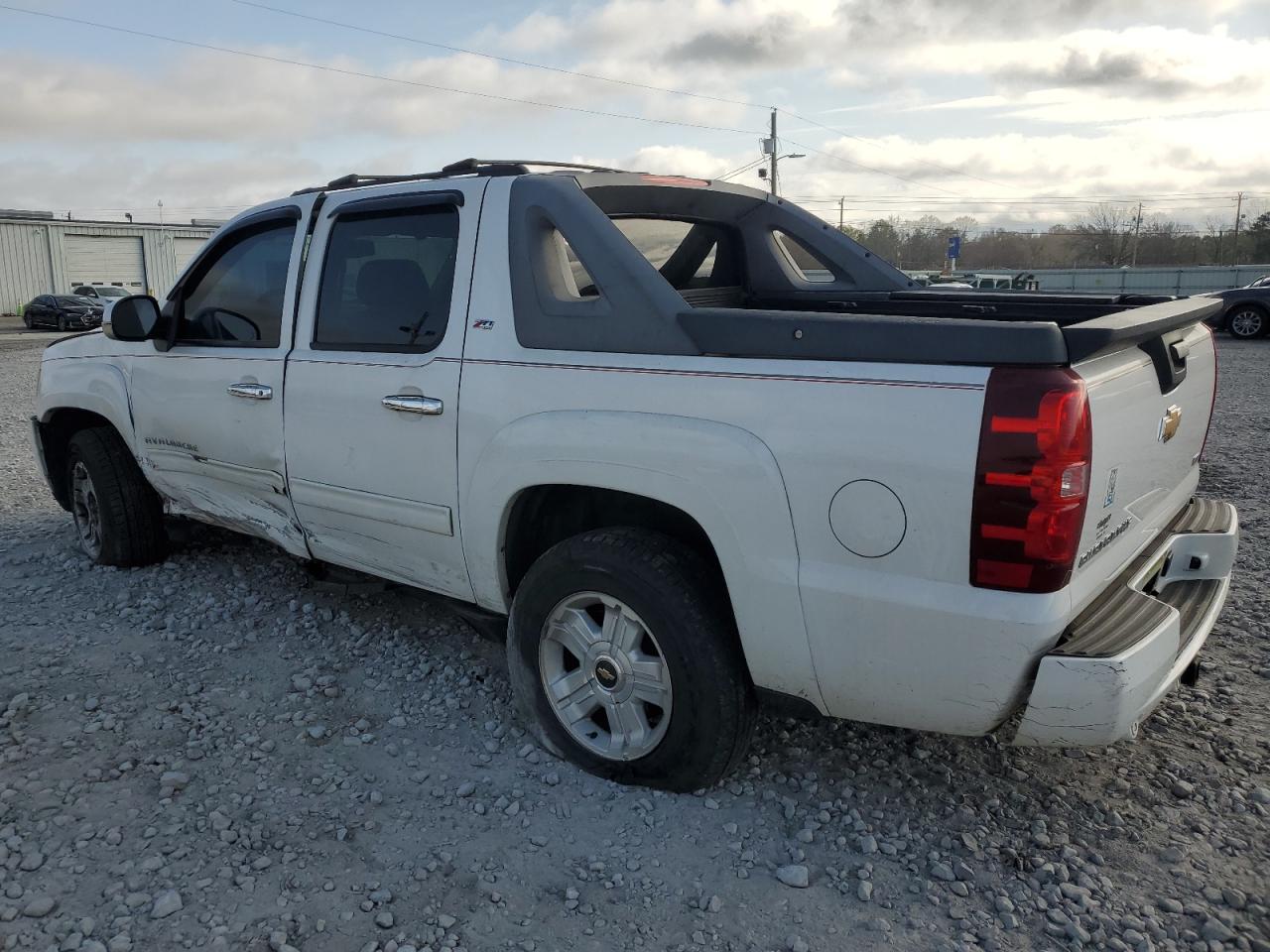 2011 Chevrolet Avalanche VIN 3GNTKFE31BG213283 Copart auction photo, side / minor dent/scratches damage thumbnail 2