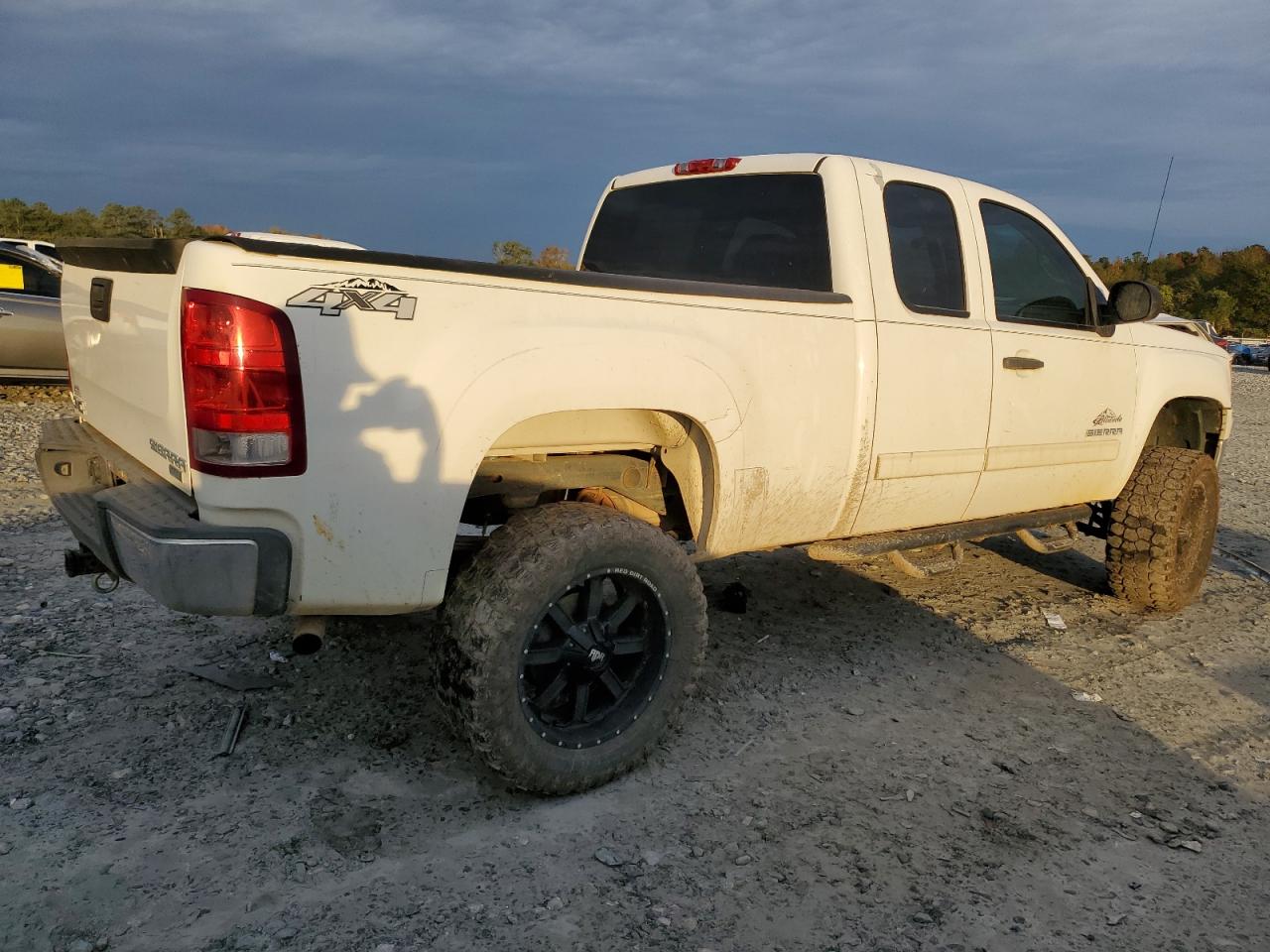 2012 GMC Sierra VIN 1GTR2UEAXCZ309601 Copart auction photo, front end damage thumbnail 3
