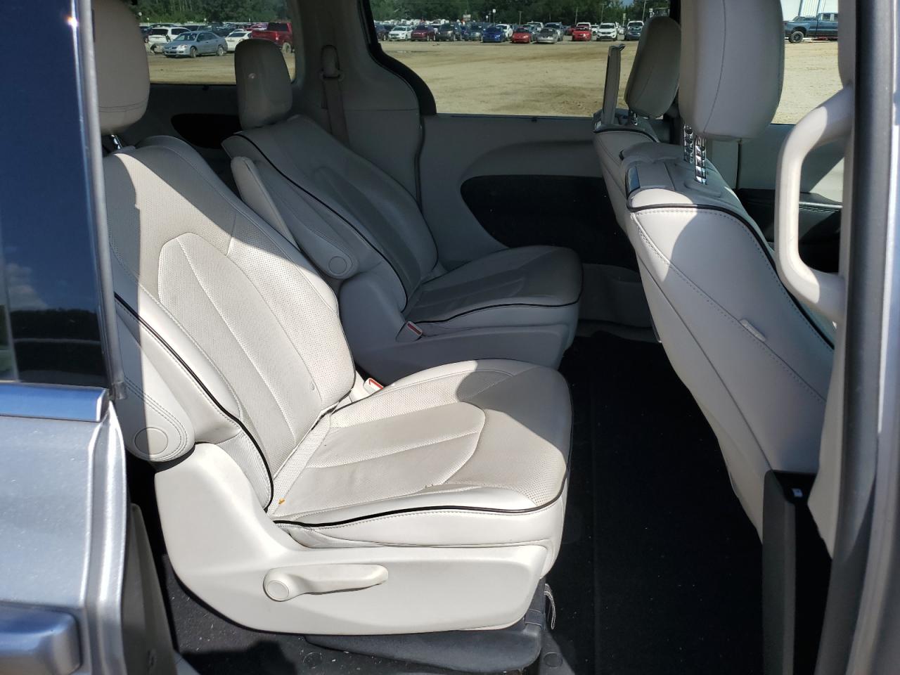 2017 Chrysler Pacifica VIN 2C4RC1N70HR685032 Copart auction photo, front end / side damage thumbnail 12