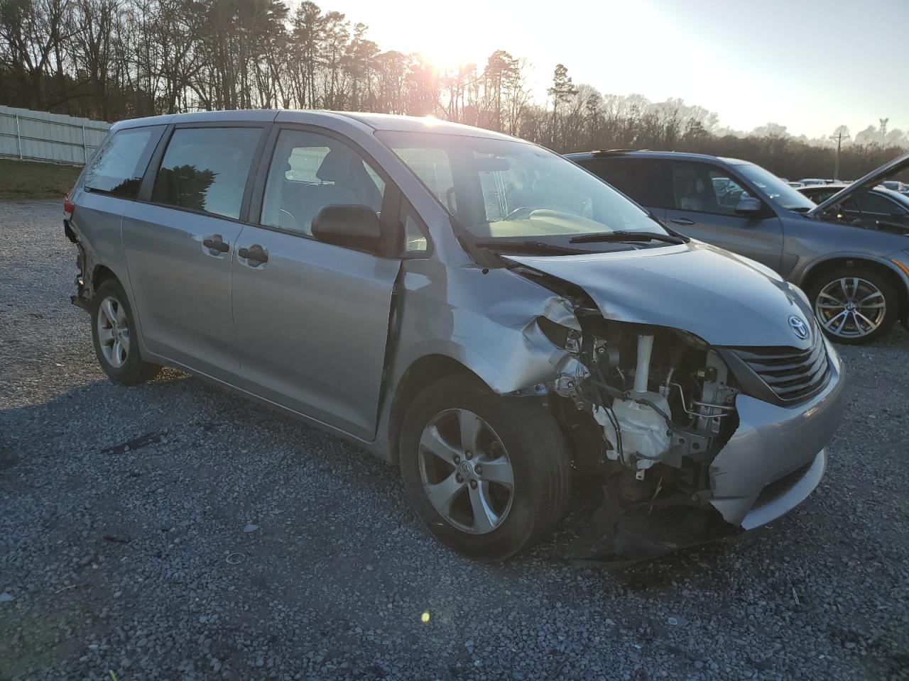2012 Toyota Sienna VIN 5TDKA3DC9CS010605 Copart auction photo, front end / rear end damage thumbnail 4