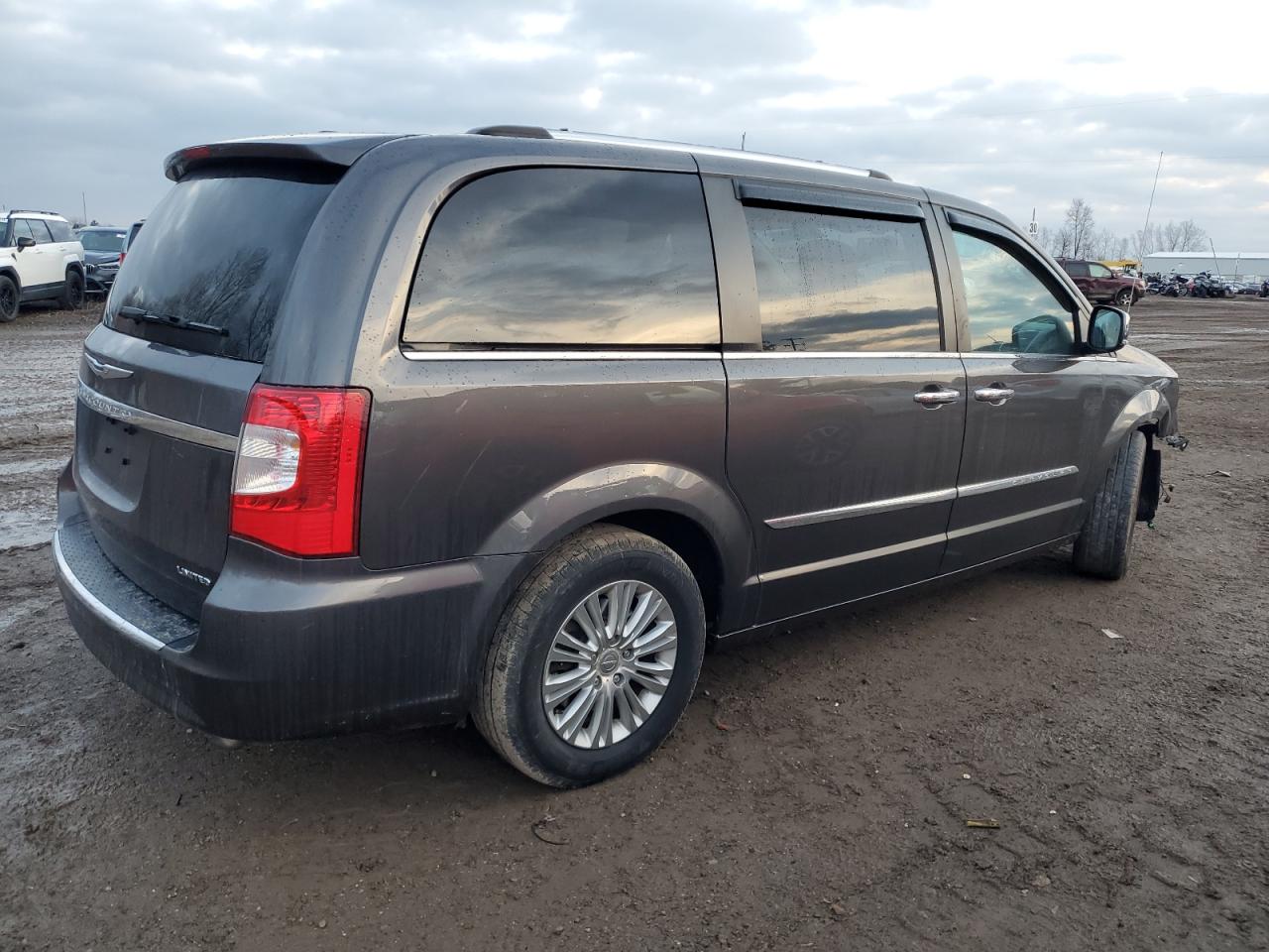 2015 Chrysler Town & Country VIN 2C4RC1JG7FR756178 Copart auction photo, front end / mechanical damage thumbnail 3