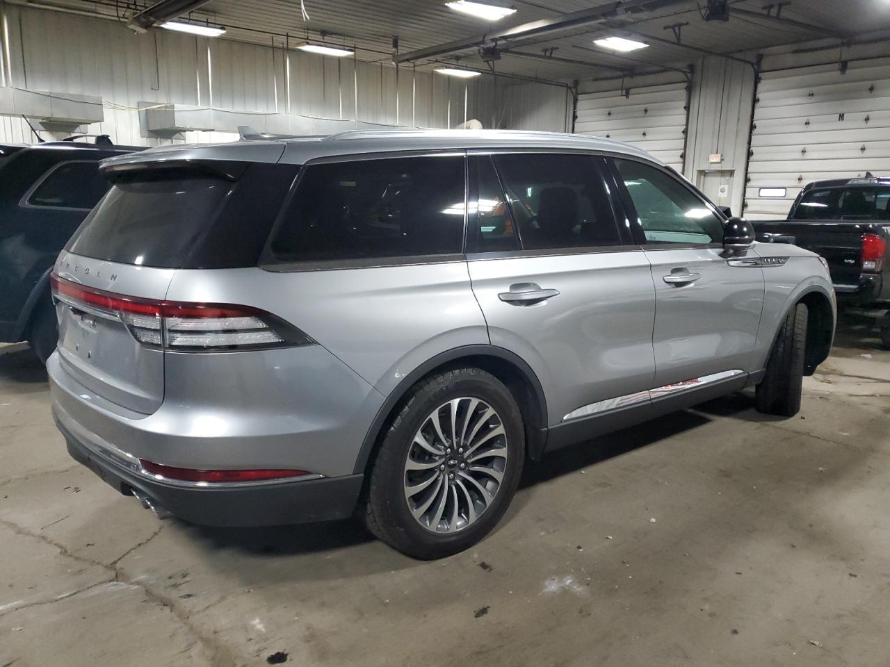2020 Lincoln Aviator VIN 5LM5J7XC2LGL09632 Copart auction photo, rear end / all over damage thumbnail 3