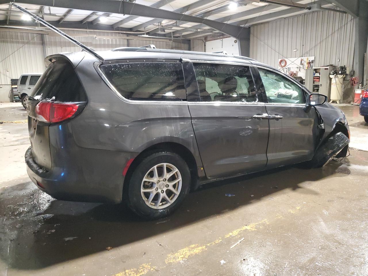 2017 Chrysler Pacifica VIN 2C4RC1BG5HR821546 Copart auction photo, undercarriage / all over damage thumbnail 3