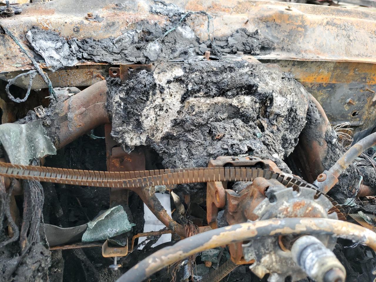 2016 Chevrolet Silverado VIN 3GCUKREC1GG274963 Copart auction photo, burn - engine / burn damage thumbnail 9